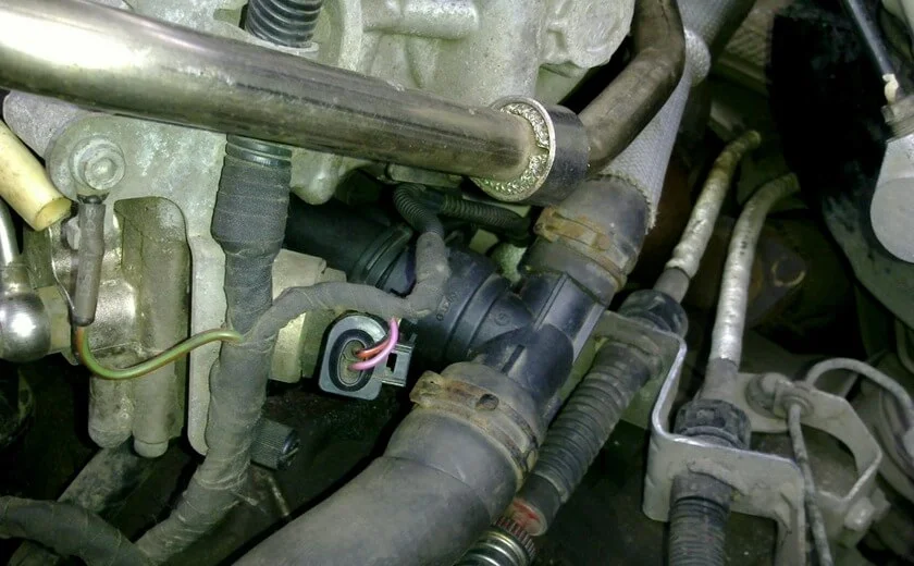 Место установки термостата на Пассат Б6 2.0 FSI