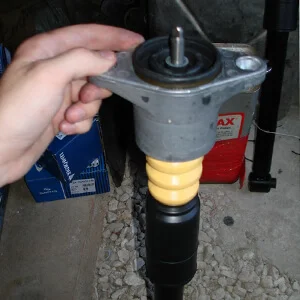 Замена заднего амортизатора на Passat B6