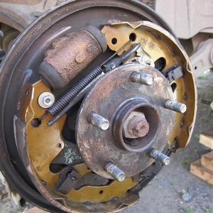 Замена задних тормозных колодок Grand Vitara