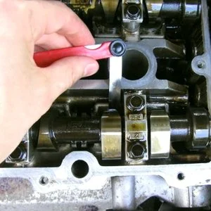 Регулировка клапанов Mazda Verisa/Demio