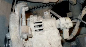 Замена генератора Mazda 2/Verisa