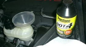 Тормозная жидкость ДОТ 4