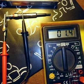 Measuring glow plug resistance with a tester