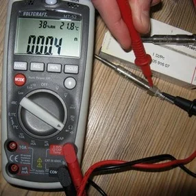 Testing glow plug with multimeter
