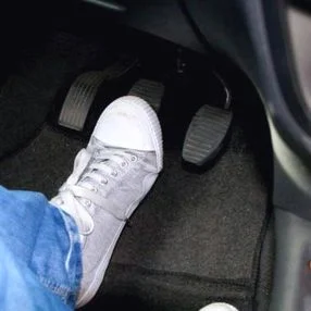 Почему глохнет при торможении? Машина глохнет при торможении