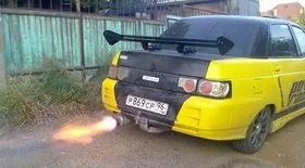 Стреляет в глушитель