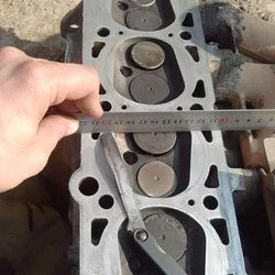 Checking the cylinder head