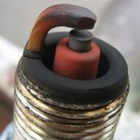 Dépôt rouge sur bougie