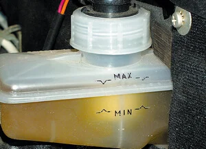 уровень тормозной жидкости