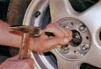 Сорвать гайку ступицы