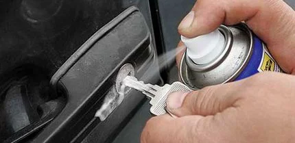 Чем смазать замки дверей автомобиля