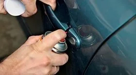 Чем смазать замки дверей автомобиля