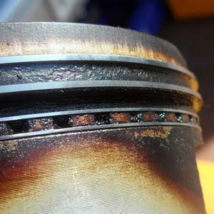 Décalaminage piston moteur