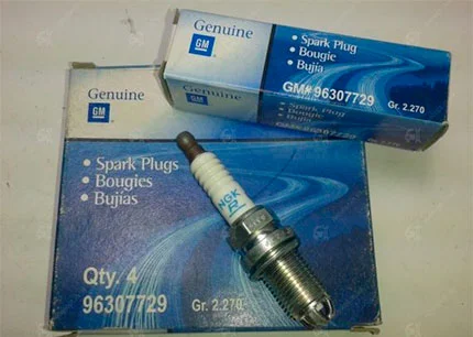 Оригинальные свечи зажигания 9630-7729