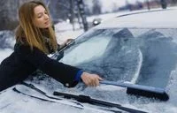 Очистка стекла от снега