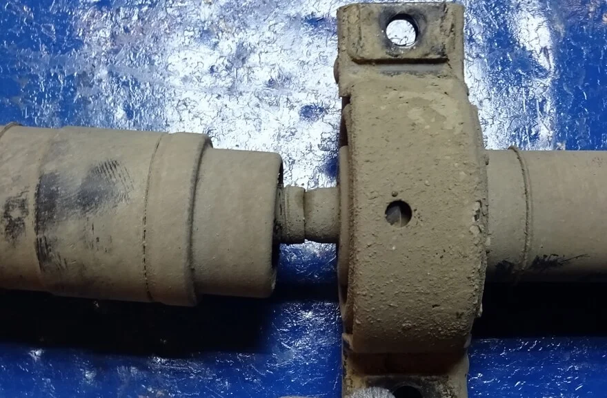 Как менять подвесной кардана Нисан