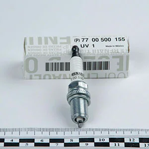 Оригинальная свеча зажигания для Дастер 7700500155