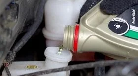 Замена тормозной жидкости