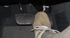 Тормозит рывками