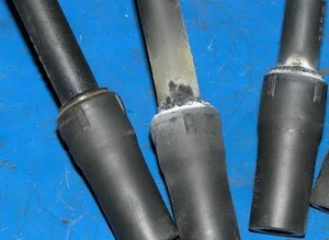 следы пробоя свечного наконечника