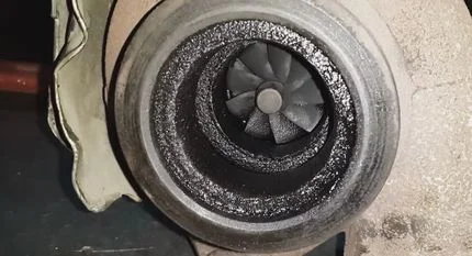 Turbocharger oil leak