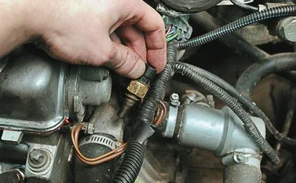 Датчик температуры охлаждающей жидкости