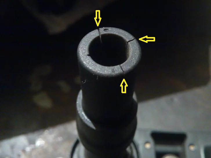 Повреждение катушки зажигания (трещины)