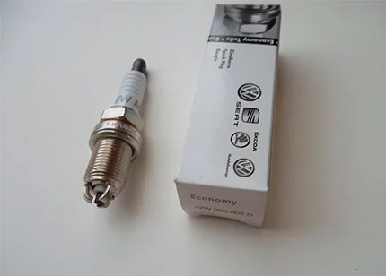 Свечи зажигания JZW905603D