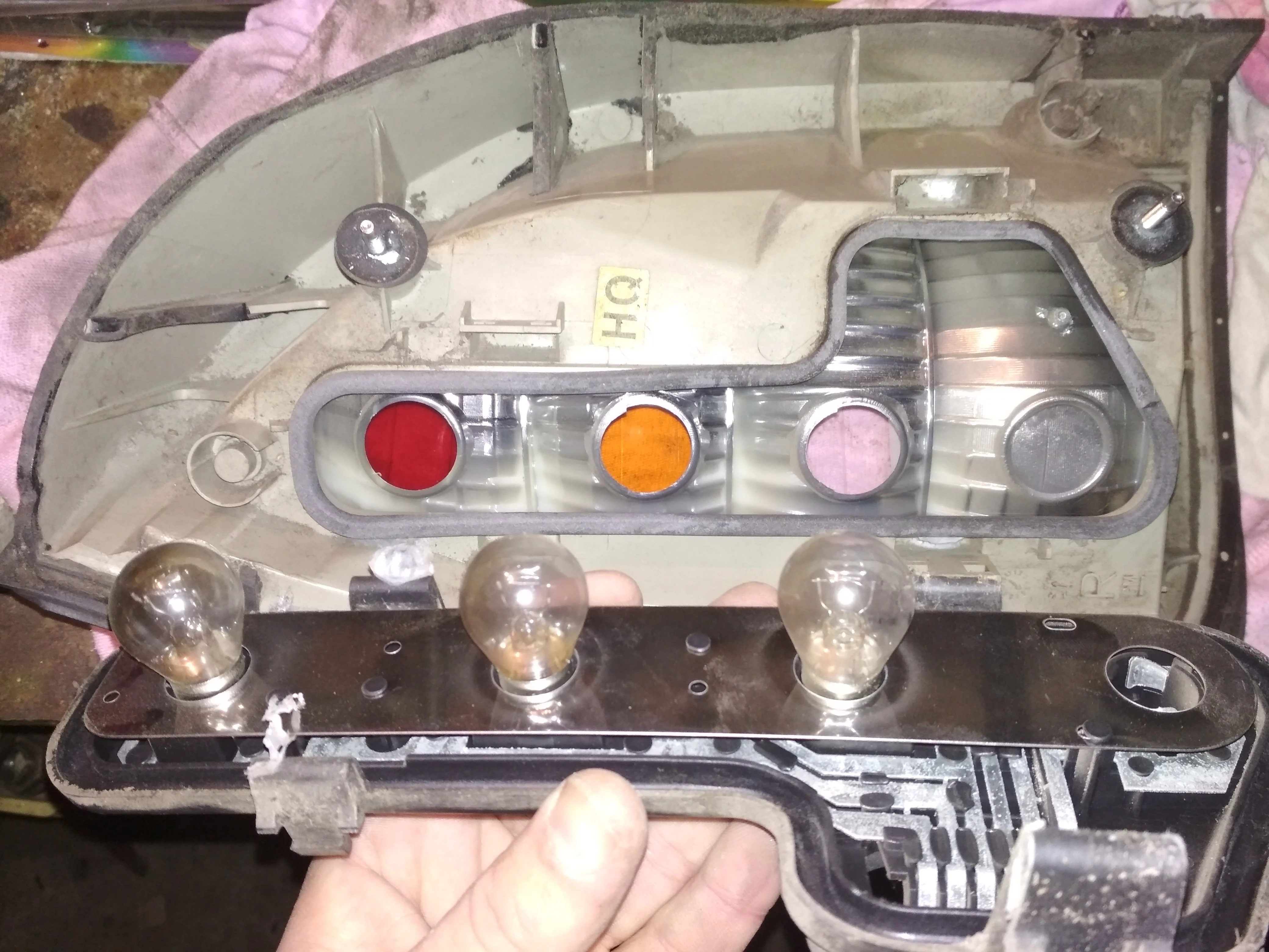 Замена ламп в задней фаре Opel Zafira A