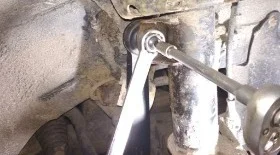 Замена стойки стабилизатора на Opel Zafira A