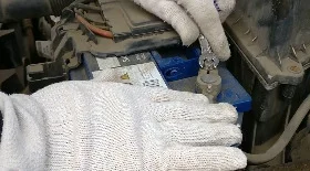 Замена аккумулятора на Шкода Фабия 2