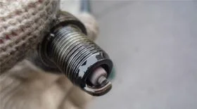 Заливает свечи зажигания