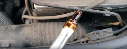 Заливает свечи зажигания