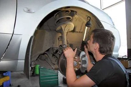 Knocking sound when turning the steering wheel