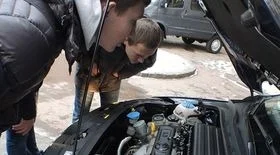 Масло пахнет бензином