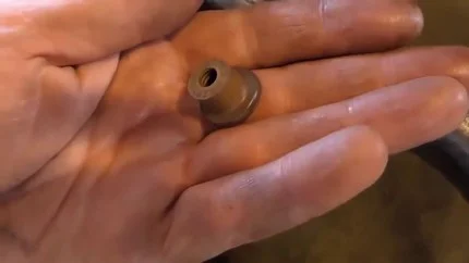 Сальник для направляющей клапана ВАЗ 2104 Сальник для поломанной направляющей