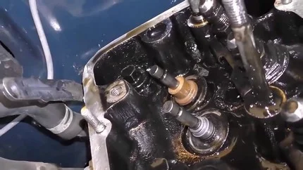 Установленный сальник направляющей клапана Вид на установленный сальник направляющей клапана мотора ВАЗ 2104