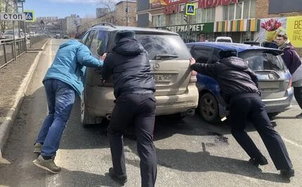 Глохнет на светофоре