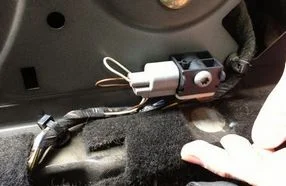 Расположение бокового датчика удара на Форд Фокус 2