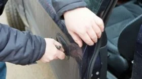 Как открыть дверь если сломалась ручка