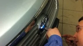 Как открыть замок капота