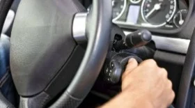 Почему не реагирует стартер на ключ зажигания