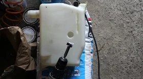 Установка датчика уровня омывающей жидкости на Volkswagen Passat B5