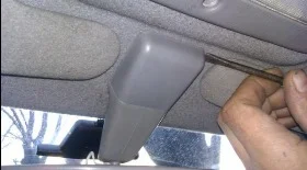 Снятие зеркала заднего вида в салоне Toyota Corolla E10