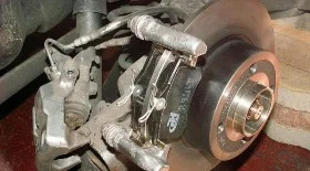 Замена задних тормозных дисков и колодок на Renault Megane 2