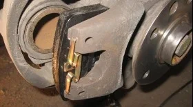 Замена передних тормозных колодок Audi A100