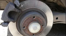 Замена задних тормозных дисков и колодок на Renault Scenic 2