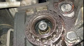 Замена сальника привода АКПП на Volkswagen Golf 4 / Bora