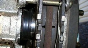 Замена задних тормозных колодок Chery Tiggo