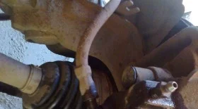 Замена передних тормозных шлангов Volkswagen Golf 5